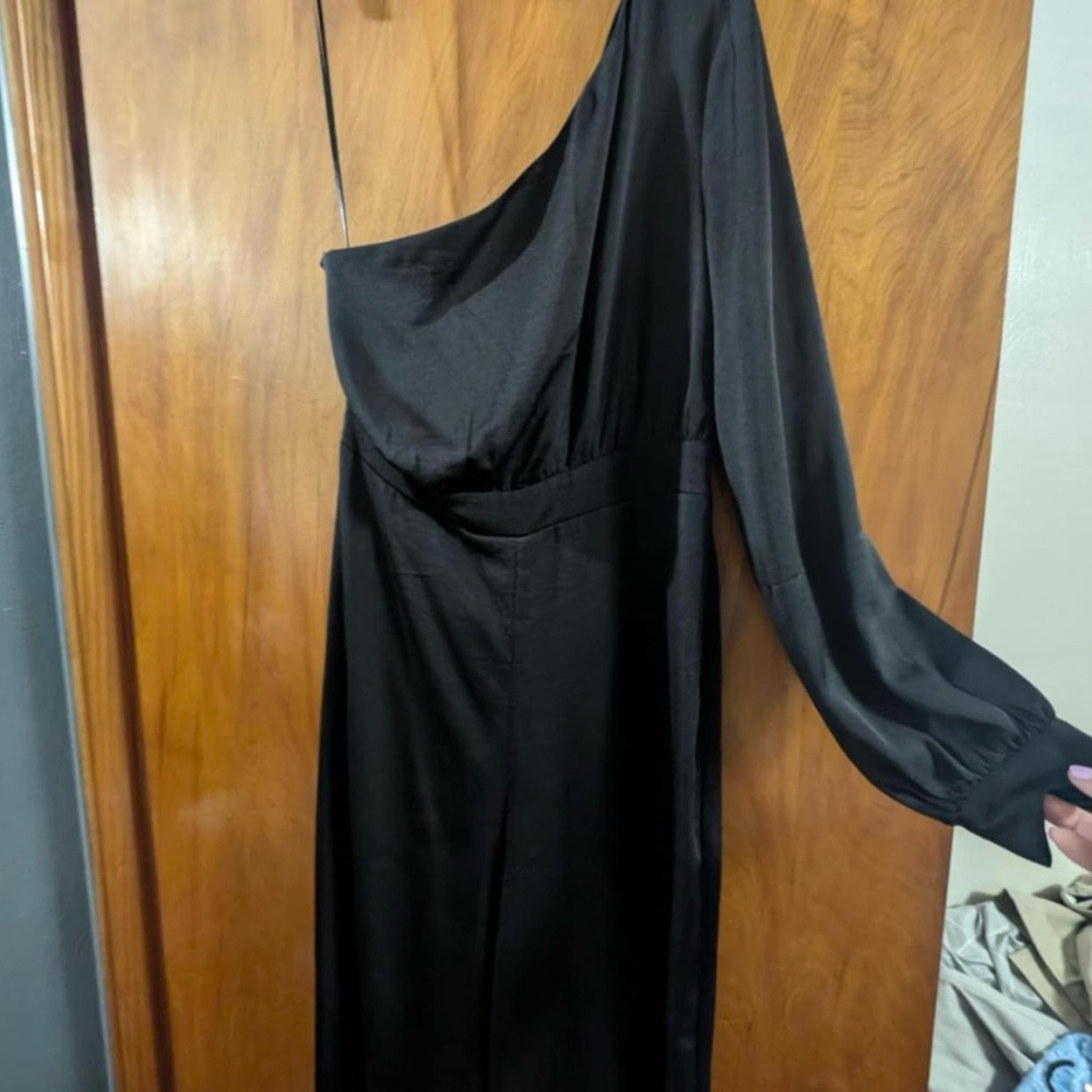 Elegant Black One-Shoulder Dress